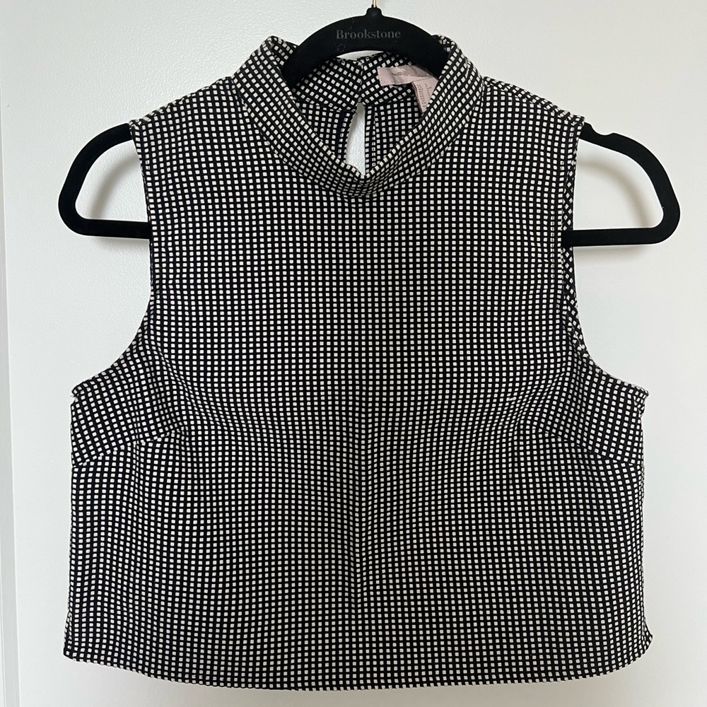 Black & White Sleeveless Top